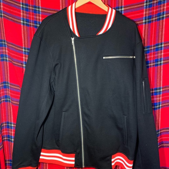 A statement jacket - Picture 2 of 4